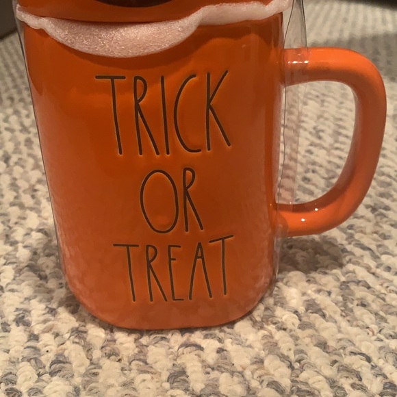 Brand New Rae Dunn TRICK OR TREAT Pumpkin Topper Mug - Picture 3 of 4